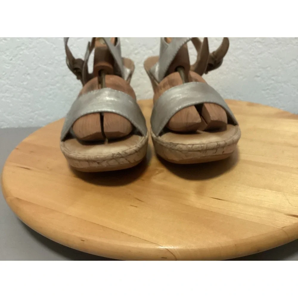 Born Wedge Sandals Womens 9 Silver Metallic Leather Cork Platform F46330